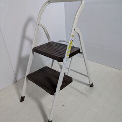 折り畳み２段脚立。手すり付き。の画像