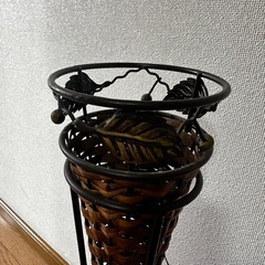 アジアン エスニック リーフ装飾 3本 巻足 フラワースタンド フラワーベースの画像