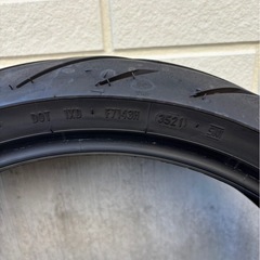 バイク　タイヤロッソ110/70-17 定番サイズ21年製造の画像