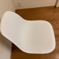美品　白色チェアの画像