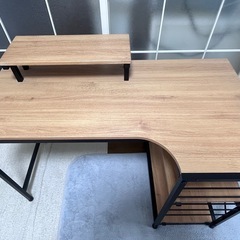 ヴィンテージテイストのL型天板デスクの画像