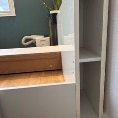 セミダブル 収納ベッドフレーム白コンセント引き出し付きの画像