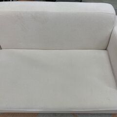 ＼家具＊家電のお店／【ｼﾞｬﾝｸﾞﾙｼﾞｬﾝｸﾞﾙ石川金沢店】 二人掛けソファー オットマン付き アイボリーW(幅)110×D(奥行き)80×H(高さ)58cmの画像