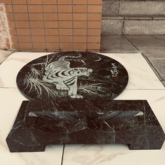 大理石製虎彫刻置物
の画像