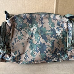 迷彩ポーチ　カメラバッグの画像