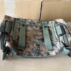 迷彩ポーチ　カメラバッグの画像