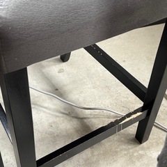 ダイニングテーブルと椅子4の画像