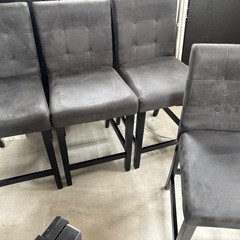 ダイニングテーブルと椅子4の画像