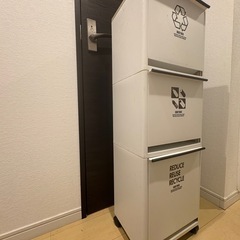 三段ゴミ箱の画像