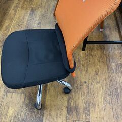 ★リユースのサカイ水戸店★  オフィスチェア オレンジ H×D×W クリーニング済み MT6196の画像