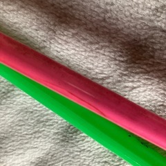 ハンガー　2個　昭和レトロ　ピンク　グリーン　ポップ　※汚れありの画像