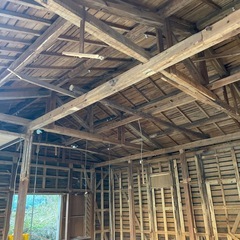 古民家の柱の画像