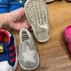 スリッポンタイプ、靴、シューズとサンダルの画像