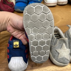 スリッポンタイプ、靴、シューズとサンダルの画像