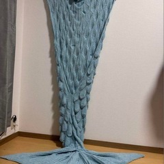 水色マーメイド型ニットブランケット　膝掛けの画像