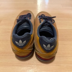 adidas メッシュスニーカー ブラウン/ネイビーの画像
