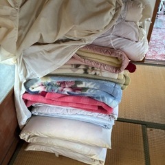 たくさんのふとん布団の画像