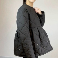 完売品 
ペプラムパール付きコートの画像