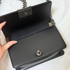 超入手困難！定価106万新品CHANEL ブラック ボーイシャネル スモールの画像