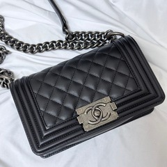 超入手困難！定価106万新品CHANEL ブラック ボーイシャネル スモールの画像