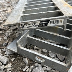 グレーチング　側溝　溝幅10㎝用　3枚 幅 100㎝奥行14.5㎝　高さ19㎜　袖3㎝約の画像