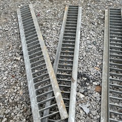 グレーチング　側溝　溝幅10㎝用　3枚 幅 100㎝奥行14.5㎝　高さ19㎜　袖3㎝約の画像