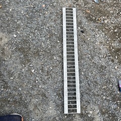 グレーチング　側溝　溝幅9㎝用　1枚 幅 100㎝奥行14.5㎝　高さ19㎜　袖3㎝約の画像