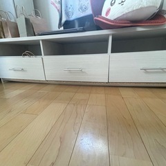土曜日までに引き取り　テレビ台の画像