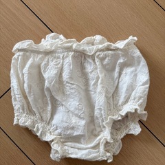 ZARAアイボリー フリル キャミソール、パンツ 74センチの画像