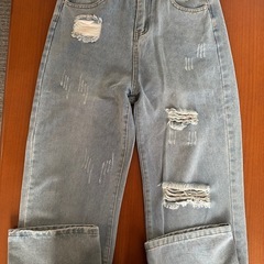 ダメージジーンズ①の画像