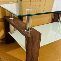新品未使用ガラステーブルの画像