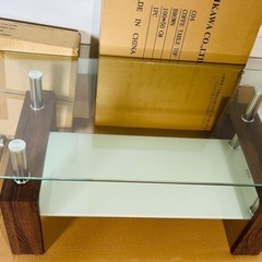 新品未使用ガラステーブルの画像