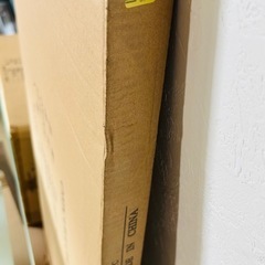 新品未使用ガラステーブルの画像