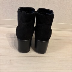 ブラックスエードショートブーツ Mサイズ   歩きやすい 厚底の画像