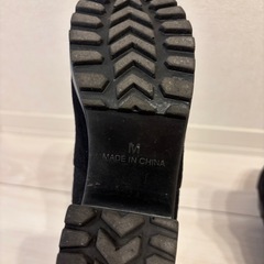 ブラックスエードショートブーツ Mサイズ   歩きやすい 厚底の画像