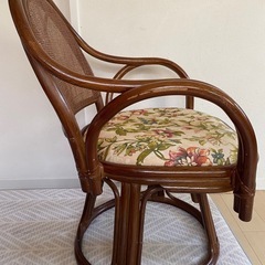 昭和レトロ 回転式ラタンチェア 花柄 アームチェアの画像