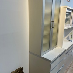 ジモティー割引🏷️【ジャングルジャングル 岸和田和泉インター店】食器棚 和泉市 堺市 岸和田市 泉大津市 高石市 泉北郡熊取町の画像