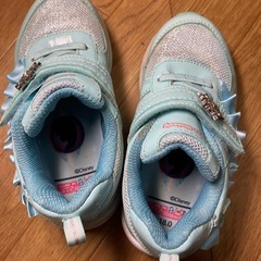 スニーカー18cmの画像