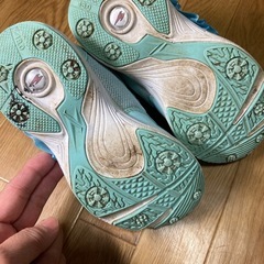 スニーカー18cmの画像