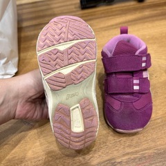 asics紫スニーカーの画像