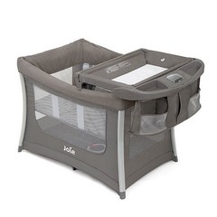 joie ベビーベッド　の画像