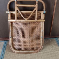 座椅子（籐？）の画像