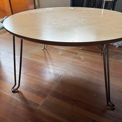 折りたたみ机の画像