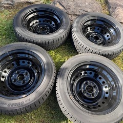 スタッドレスタイヤ　スチールホイール　カバーつき付きの画像