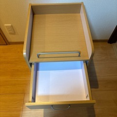 【決まりました】キャスター付き引き出し　中古の画像