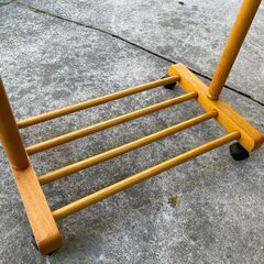 【リユースショップスパークル】木製ハンガーラック　No.111　ライトブラウン　キャスター付き　衣類収納　配送設置可能♪の画像