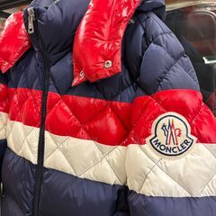 ジャングルジャングル貝塚店　モンクレール　ダウンジャケット　赤白　貝塚市　リサイクルショップの画像