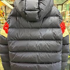 ジャングルジャングル貝塚店　モンクレール　ダウンジャケット　赤白　貝塚市　リサイクルショップの画像