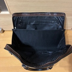 TAKEO KIKUCHI ブラウンレザー ビジネスバッグの画像