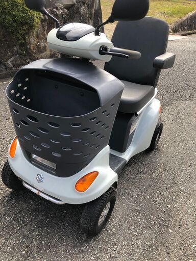 ☆彡⑤１年保証付き!!!バッテリー新品! スズキ・電動車いす・車椅子・新型セニアカー!シニアカー!!介護用品。すぐに乗れます。免許不要。操作簡単!!免許返納!!激安!絶対お得です♪